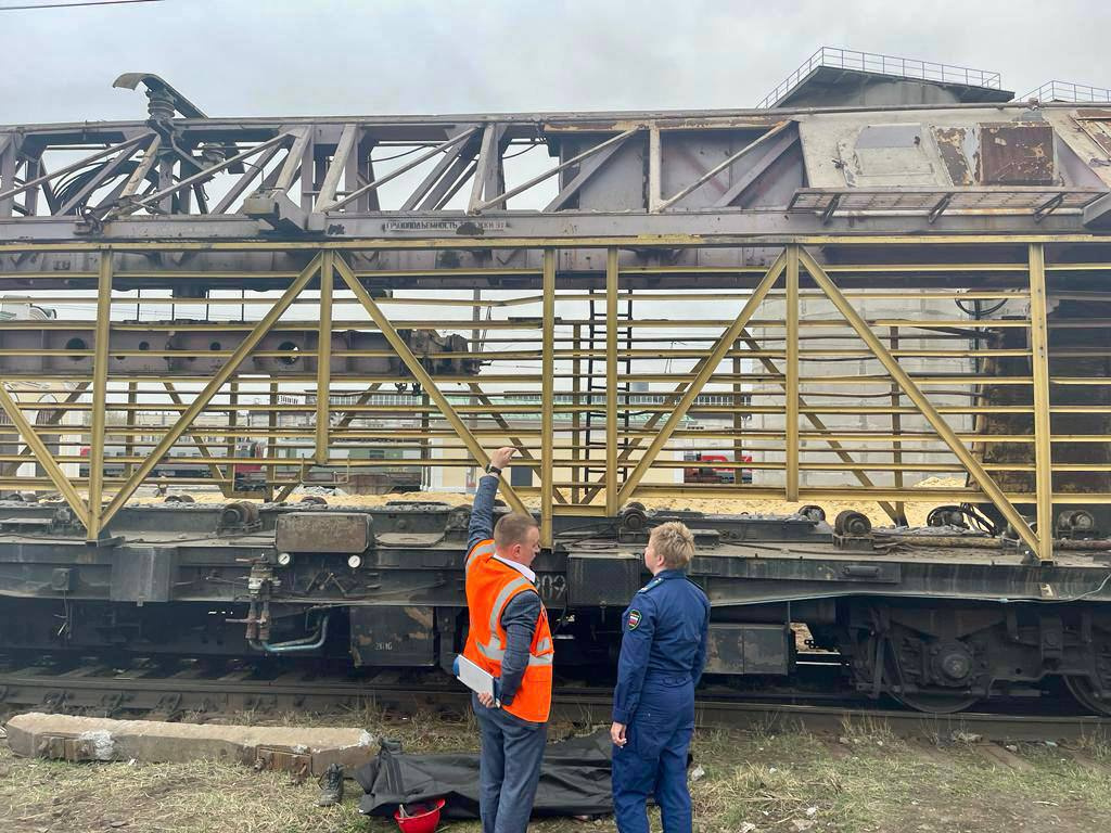 В Екатеринбурге работник железной дороги погиб от мощного удара током