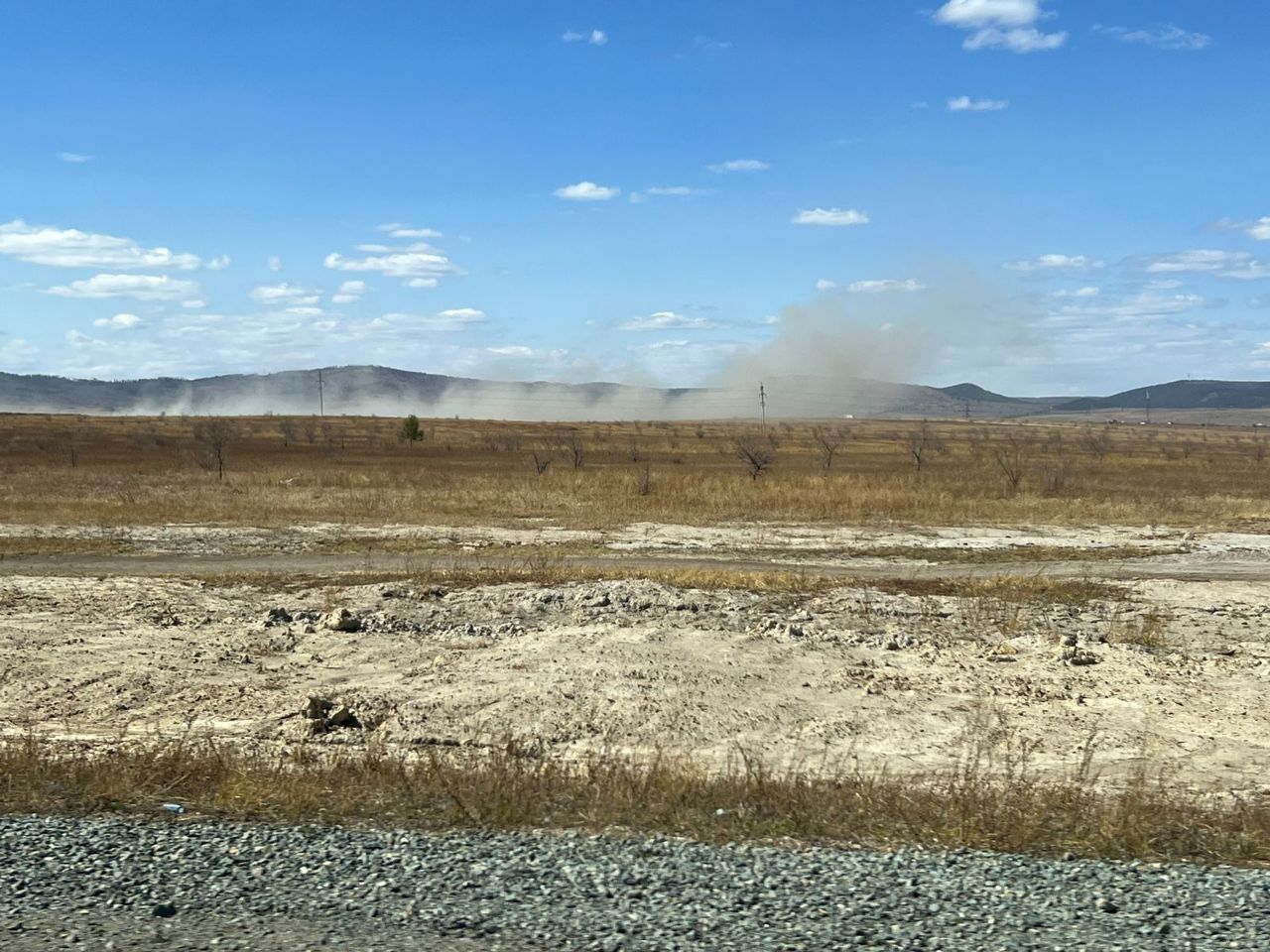 Степной пожар разгорелся недалеко от аэропорта Кадала в Чите