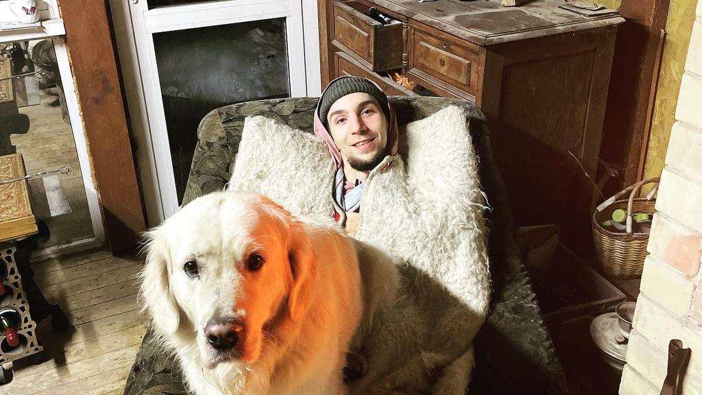 «Мне некогда лежать овощем»: инвалид-блогер из Шадринска рассказал, как переживал морозы в частном доме