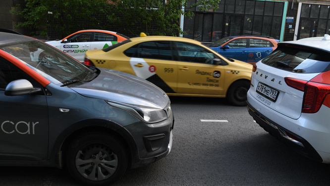 «Нужен отдельный "мужской" тариф»: таксистка рассказала, что ее бесит в пассажирах