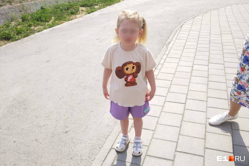 В Екатеринбурге на улице нашли потерявшуюся трехлетнюю девочку
