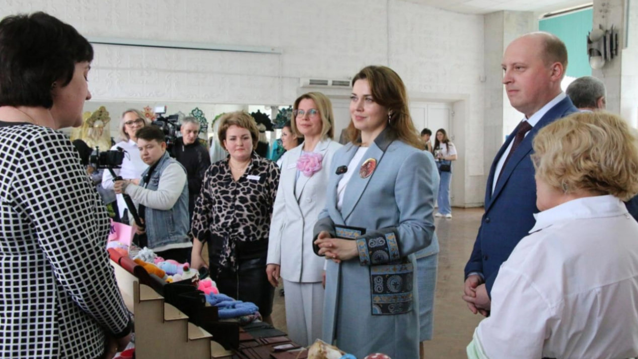 Жена главы Башкирии помодничала в пиджаке от дочки скандального татарстанского депутата. Какой еще бизнес есть у семьи?
