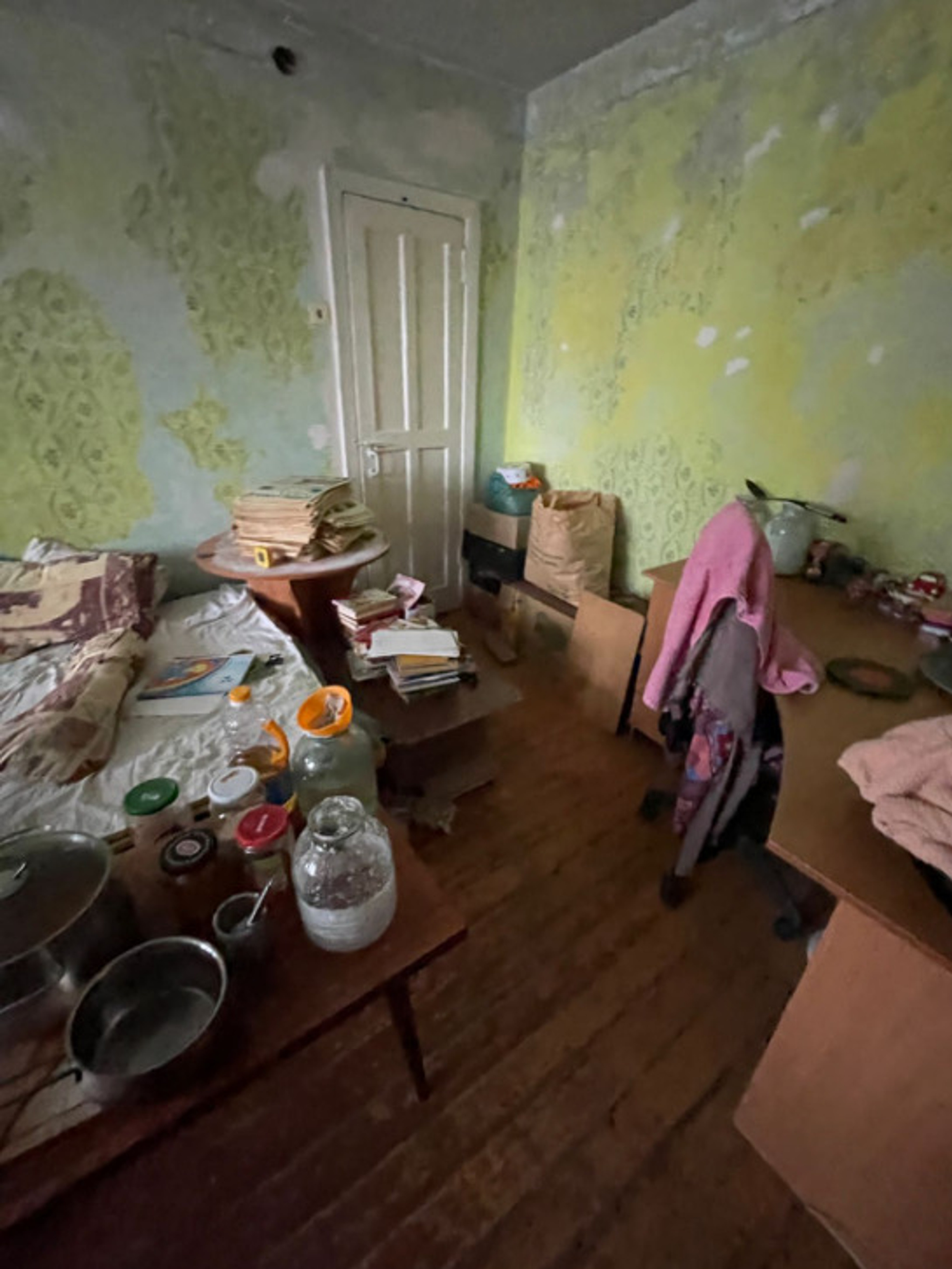 «Через стену слышали крики». Как в Екатеринбурге жила девочка-маугли: она не ходила в школу и голодала