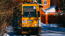 В Омске решили сократить трамвайный маршрут, потому что ветки царапают вагоны