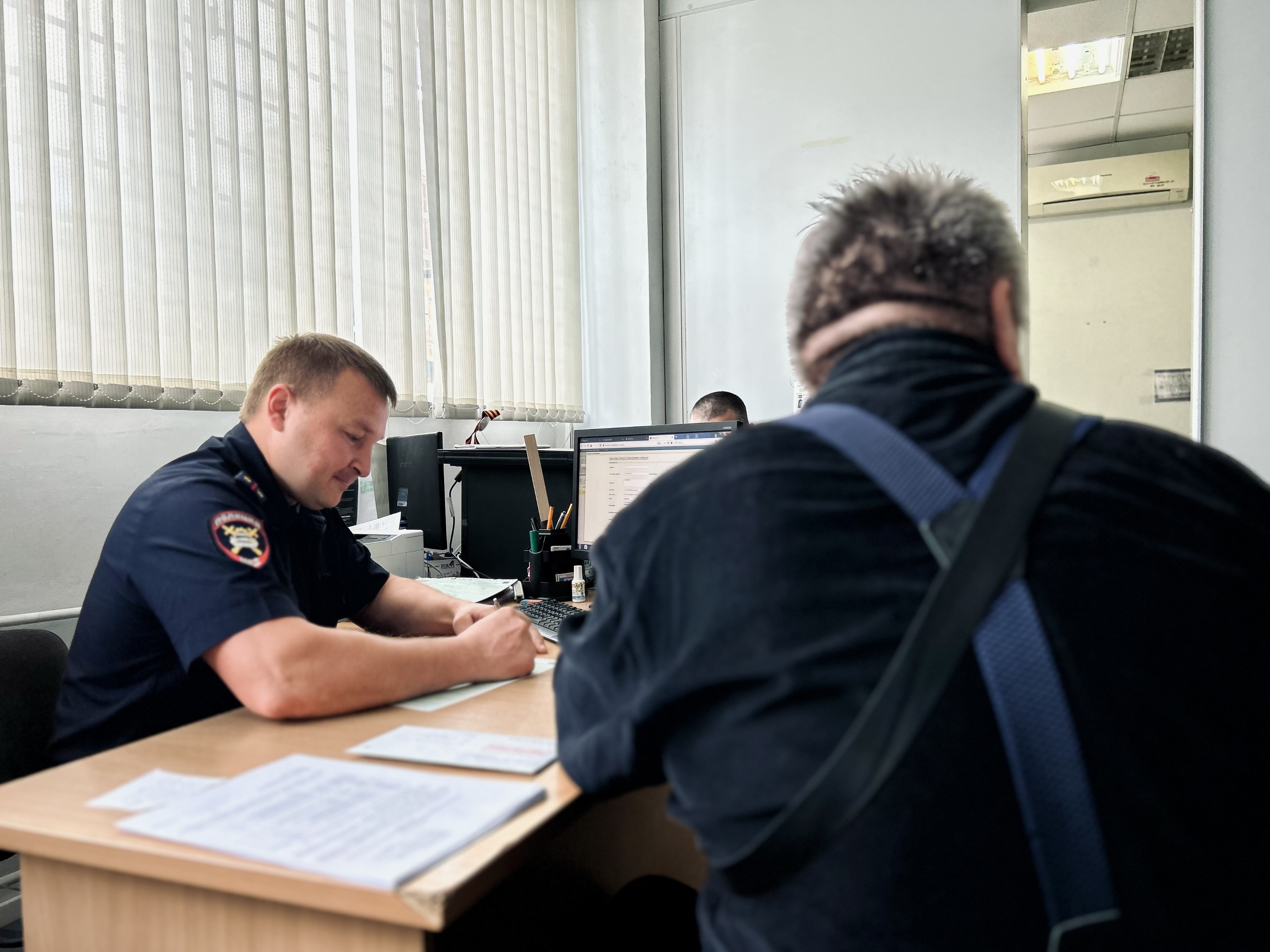 В Екатеринбурге наказали водителя автобуса, который играл на телефоне прямо во время движения