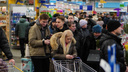 Стоят в очереди полчаса и закупаются на 20 тысяч: как омичи атакуют гипермаркеты перед Новым годом