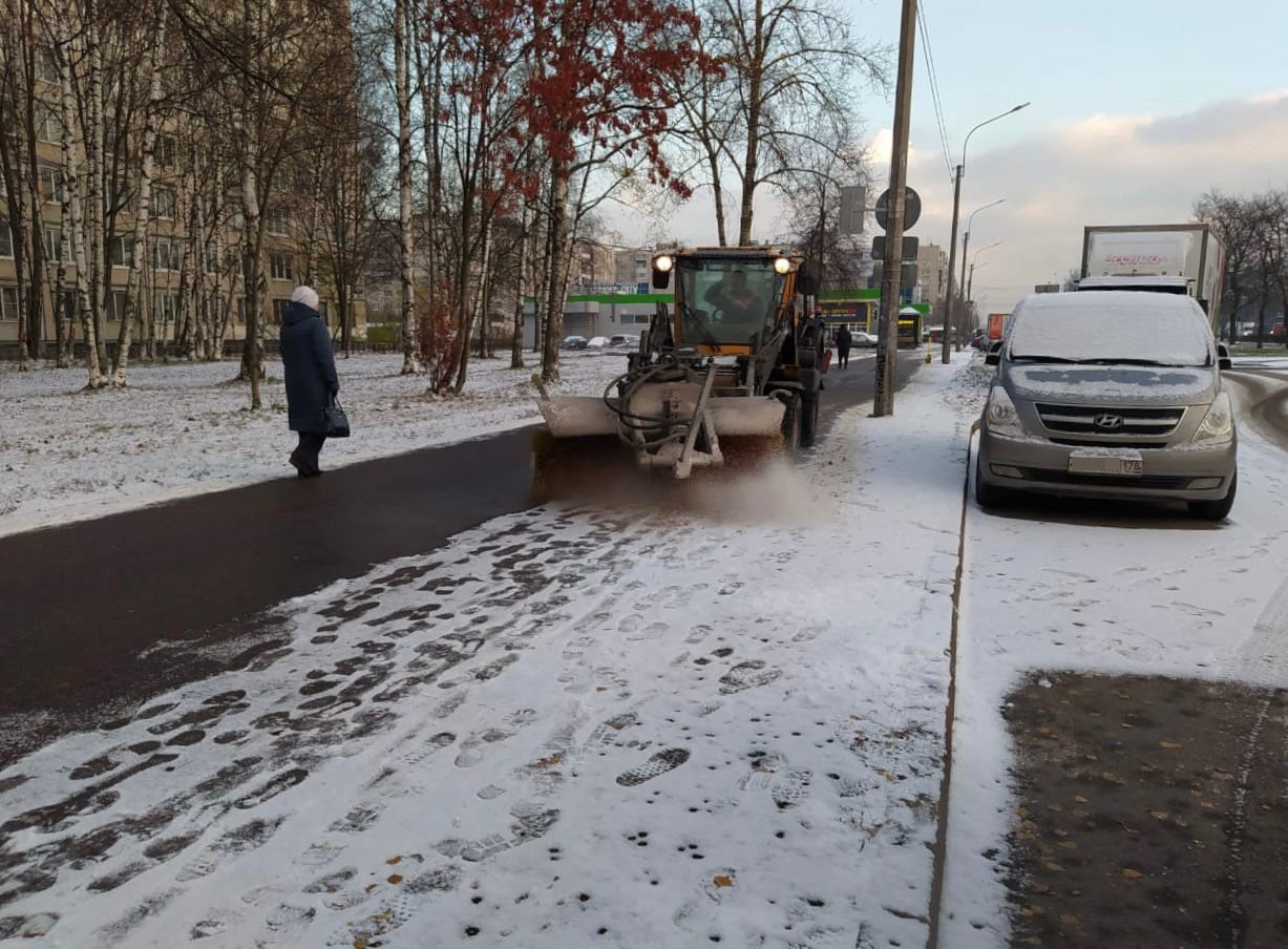 За неделю на улицы Петербурга высыпали 3300 тонн соли