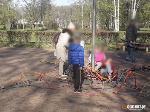 «У дочки перелом, возможна операция». Мать пострадавших в Московском районе детей рассказала об их состоянии