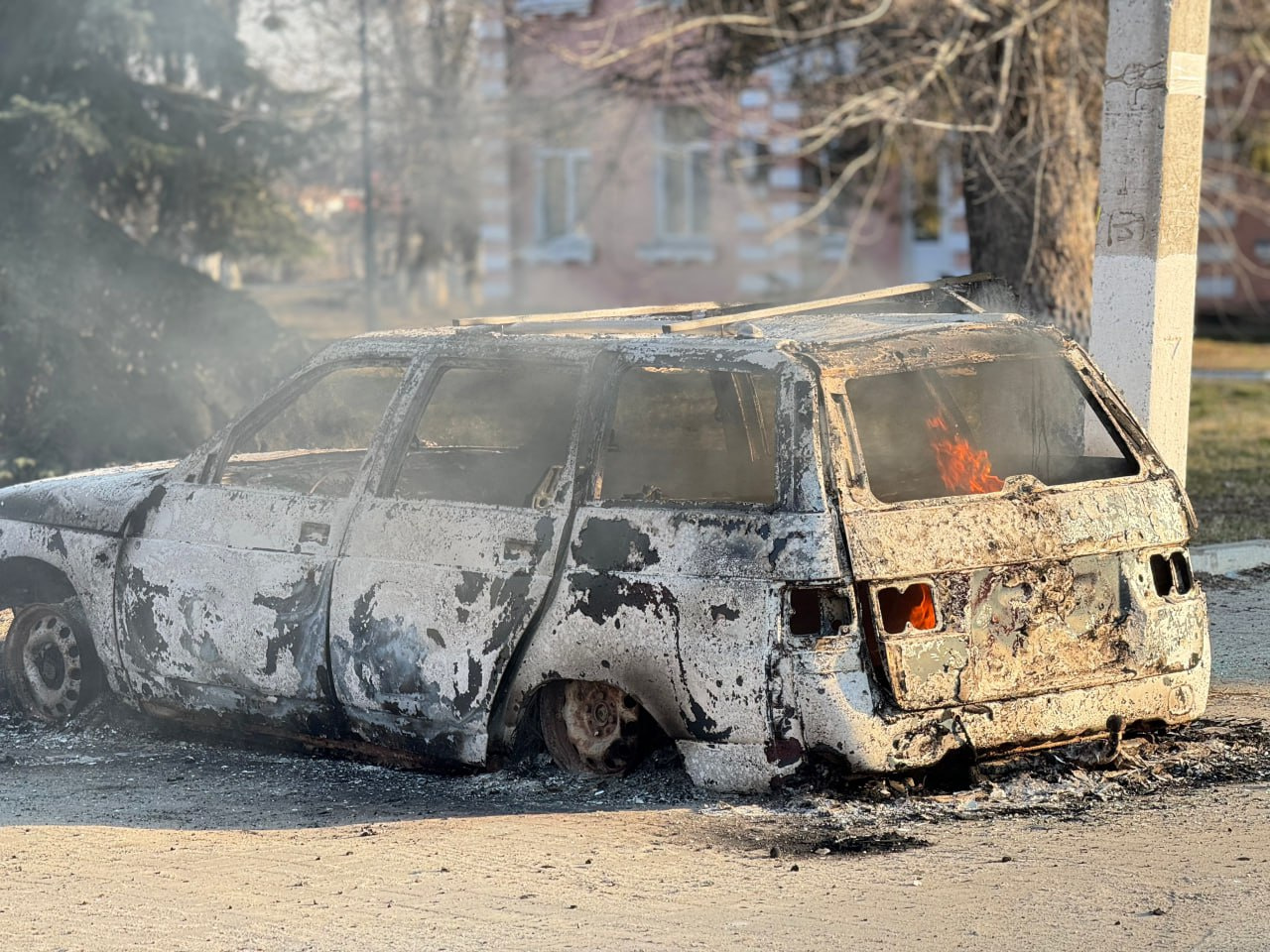 Фото из обстрелянного белгородского села, где пострадали пожарные. Ещё ранена женщина