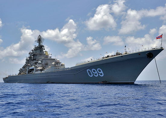 На борту тяжелого атомного ракетного крейсера (ТАРК) «Петр Великий» было проведено показное занятие по соблюдению мер безопасности при выполнении артиллерийских и ракетных стрельб в 2012 году