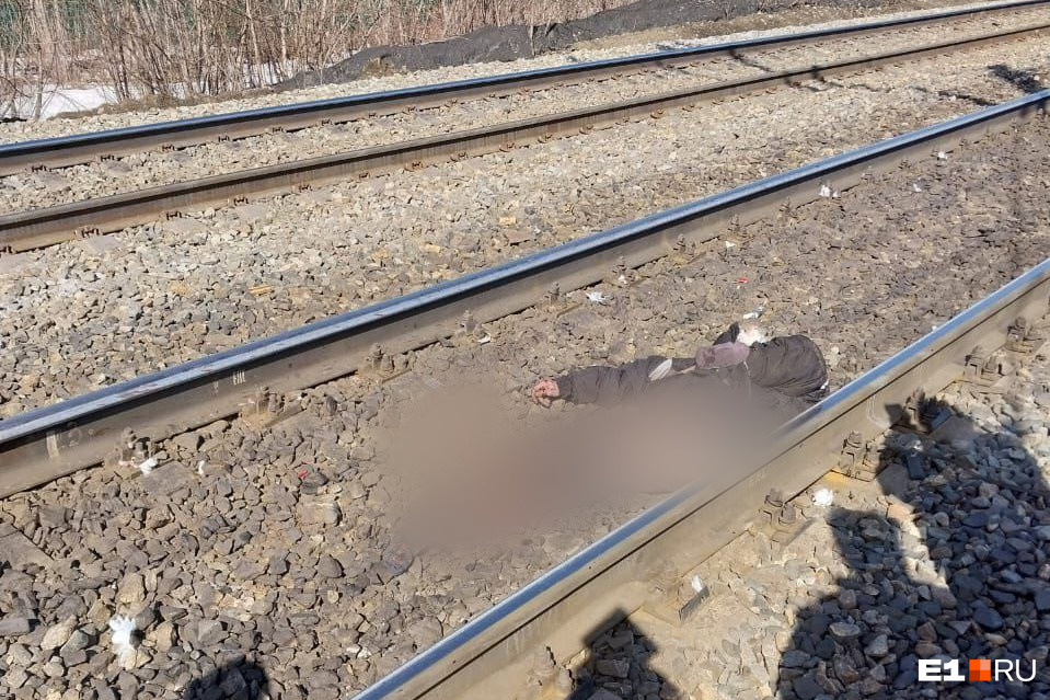 На Урале пассажирский поезд насмерть сбил парня