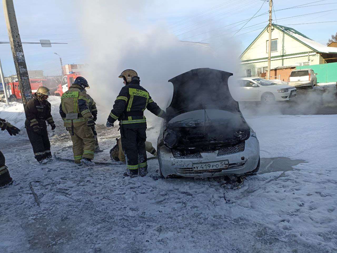 В Бердске полностью выгорел автомобиль — фото последствий