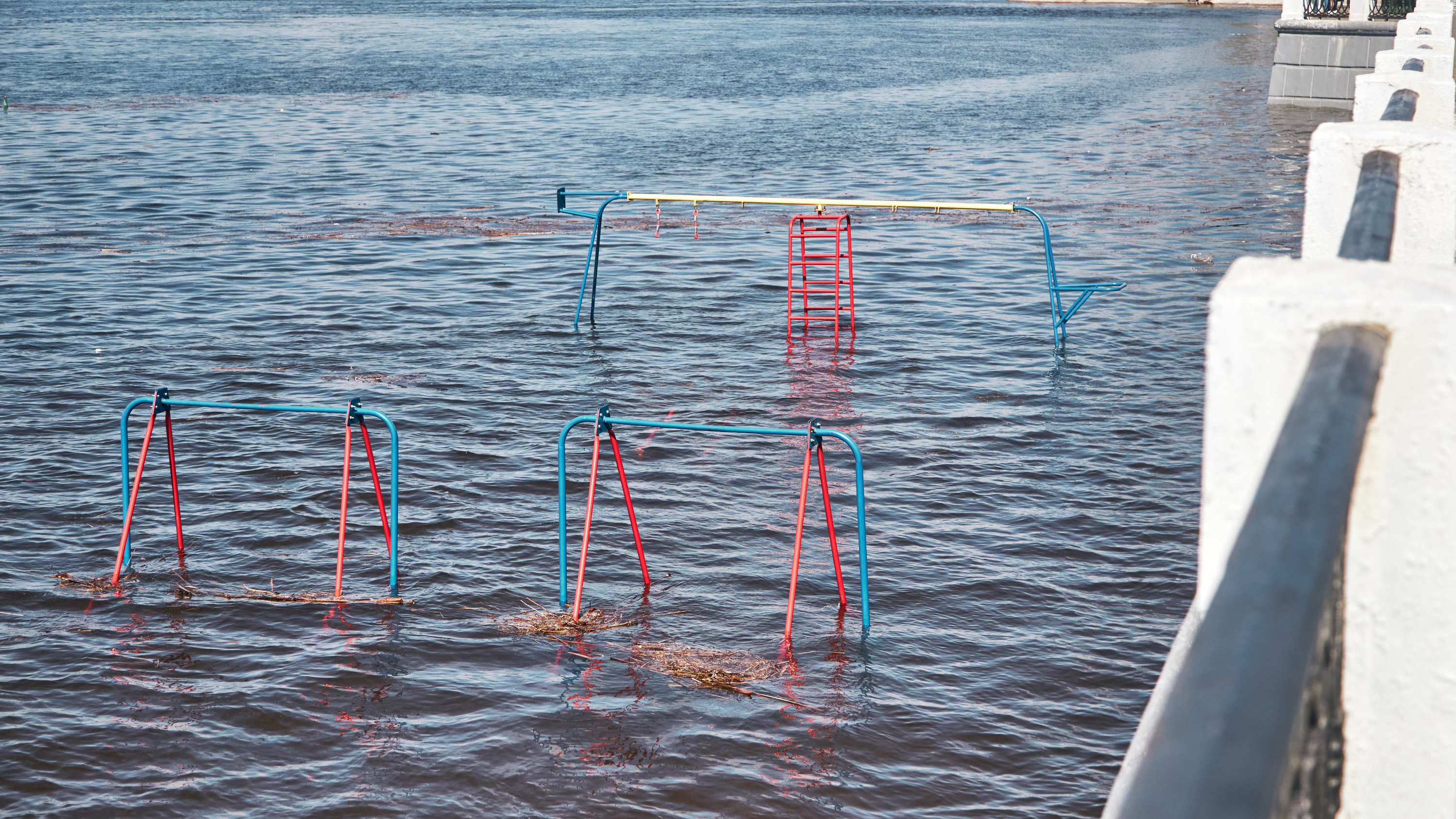 Набережную Самары сюрреалистично затопило водой — много красивых фото