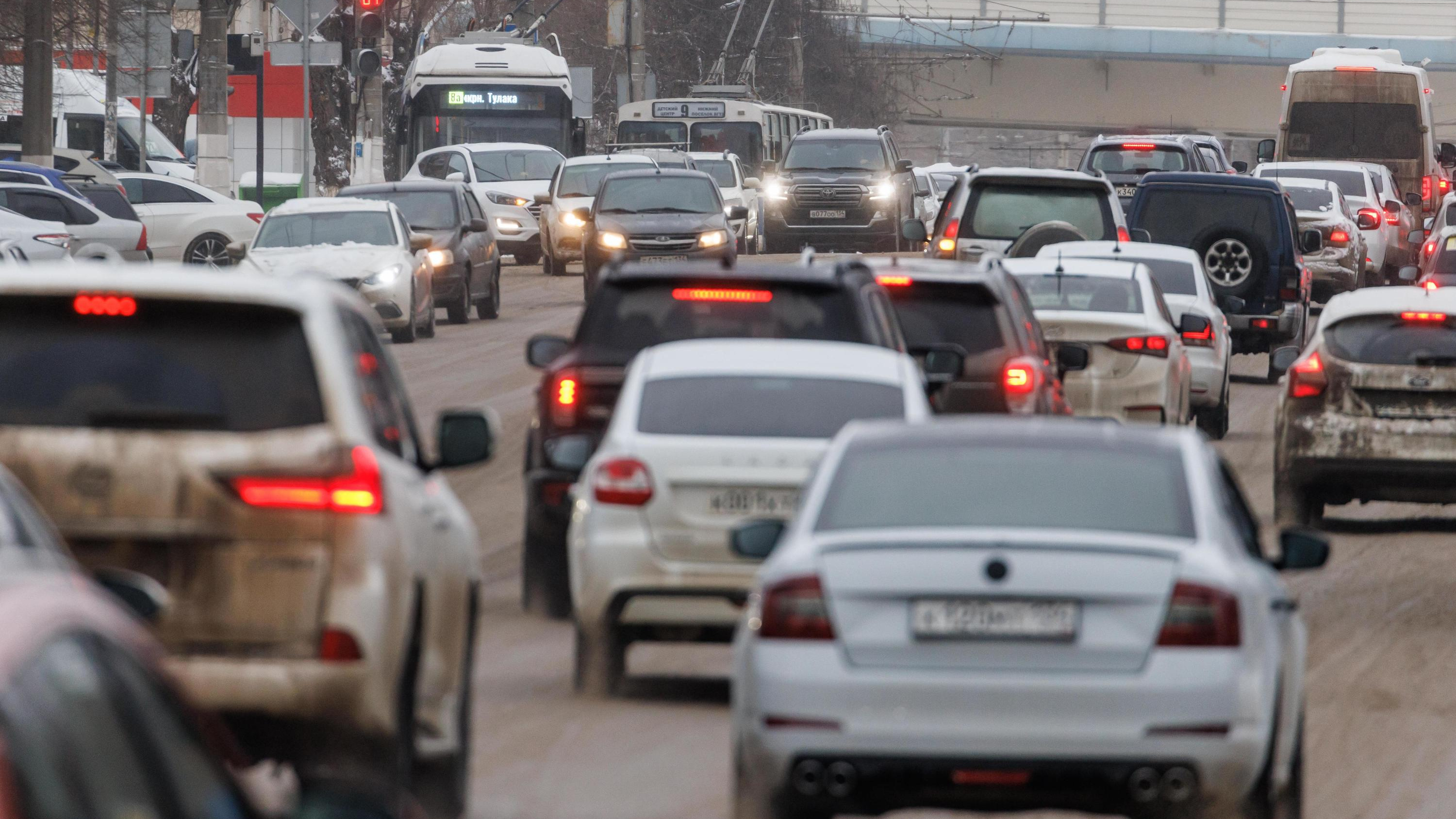 «Мы нищими-то не стали». Почему в Москве увеличилось количество изношенных авто и к чему это может привести