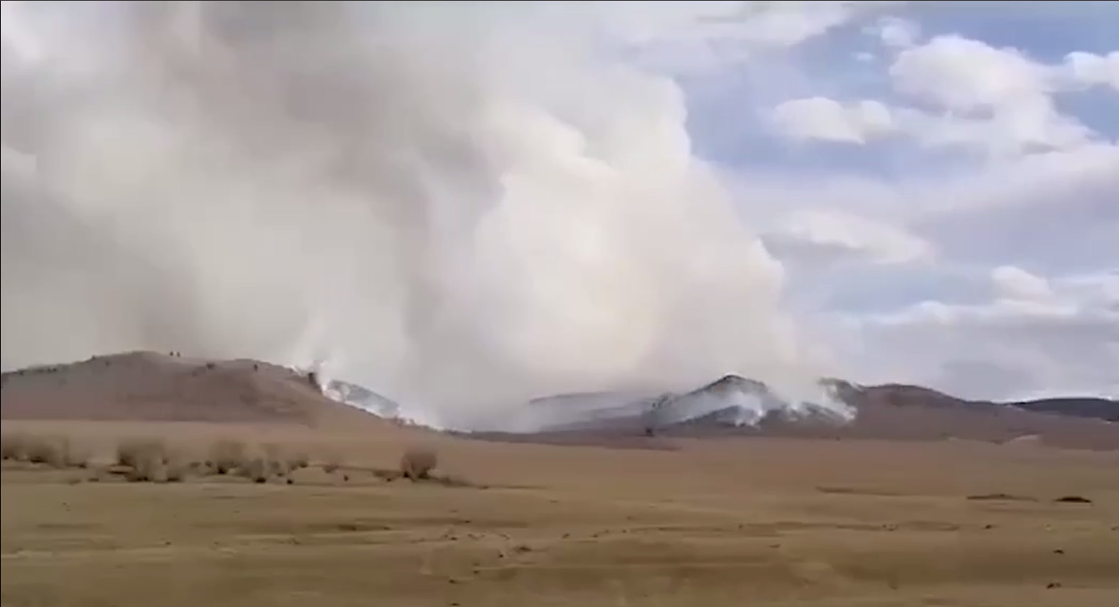 Министр природы Забайкалья работает на масштабном лесном пожаре