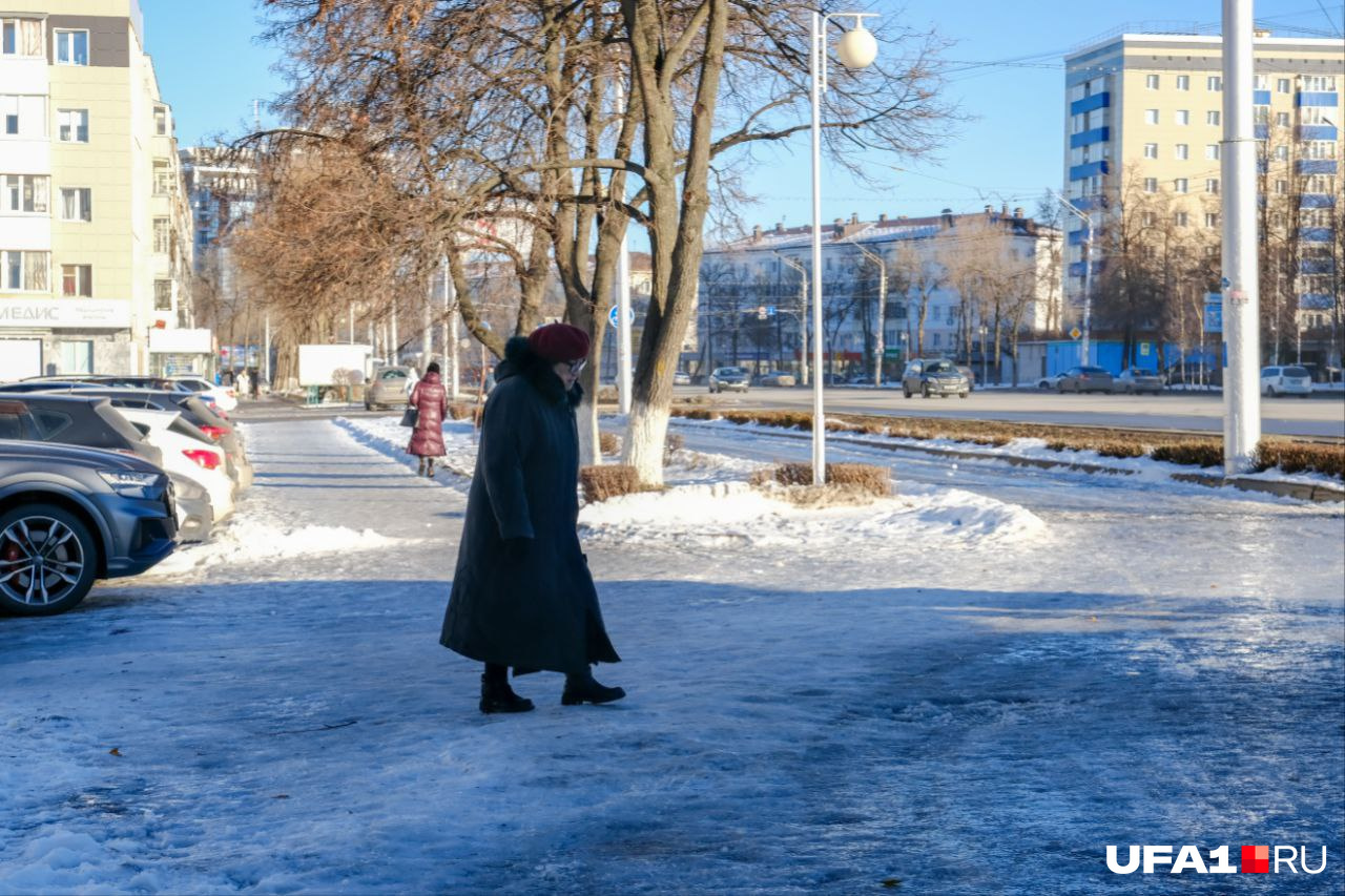 Приходится внимательно смотреть под ноги