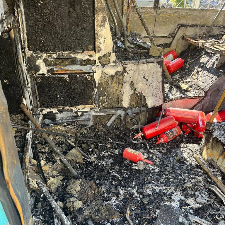 Огнетушители не помогли. Что осталось внутри автобуса после пожара на Ланском шоссе