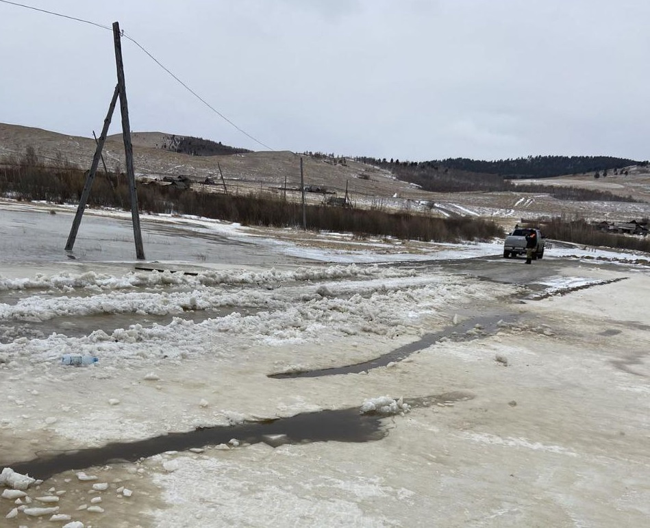 Дорога через воду. Погода в Кыринском районе.