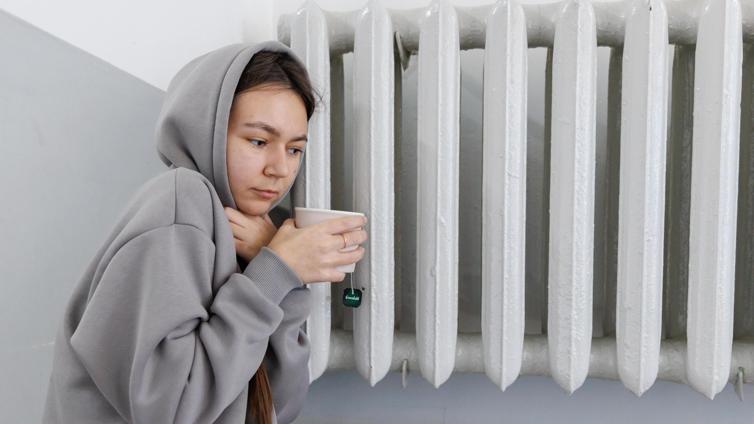 «Дома холоднее, чем на улице». Москвичи жалуются на отсутствие отопления в квартирах: показываем самые замерзающие районы на карте