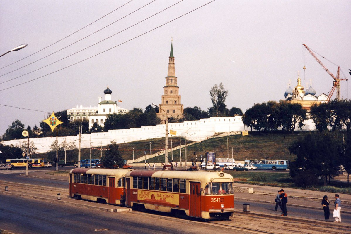 В 1997 году на ныне площади Тысячелетия ходили трамваи