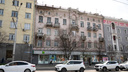 В Ростове выявленный памятник архитектуры на Большой Садовой рассыпается на куски — показываем фото