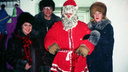 Меховые шапки, костюмы из мишуры и ананасы: смотрим, как в Челябинске отмечали Новый год в 1990-е (осторожно, ностальгия!)
