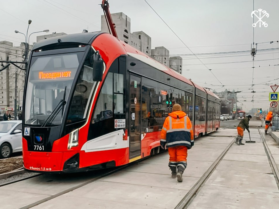 В Петербурге завершили ремонт трамвайных путей на участке от проспекта Просвещения до Шостаковича