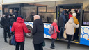 Людей зажало в дверях: в Волгограде жители устроили бойню за возможность доехать до работы в час пик