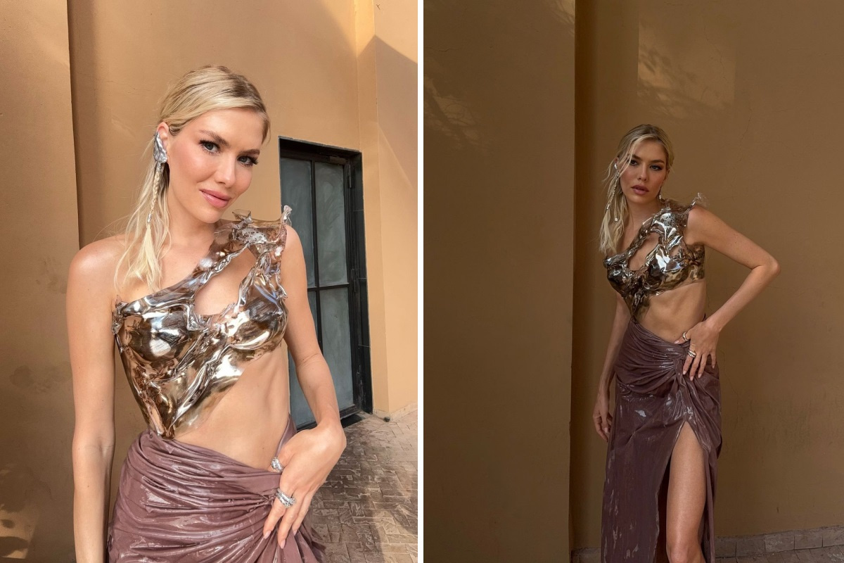 «Готова к сиянию и блеску»: новосибирская модель Playboy опубликовала пикантные фото в «жидком» платье