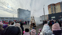 «Посмотрели на дым и провоняли»: видео, как в центре Архангельска сожгли нечто на Масленицу