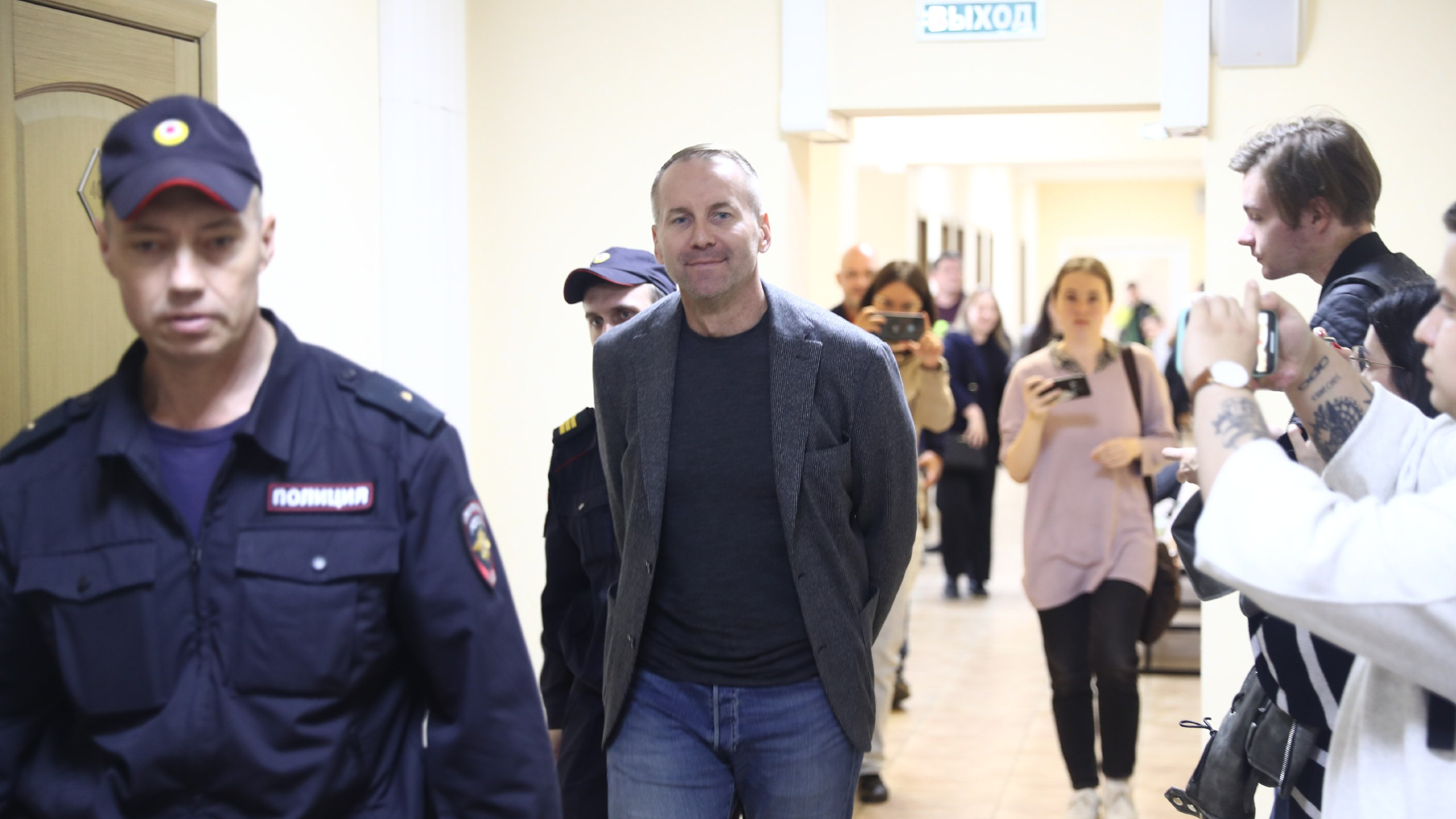 Александра Зырянова отправили в СИЗО, его подельники посидят дома — как прошли четыре заседания по коррупционному делу