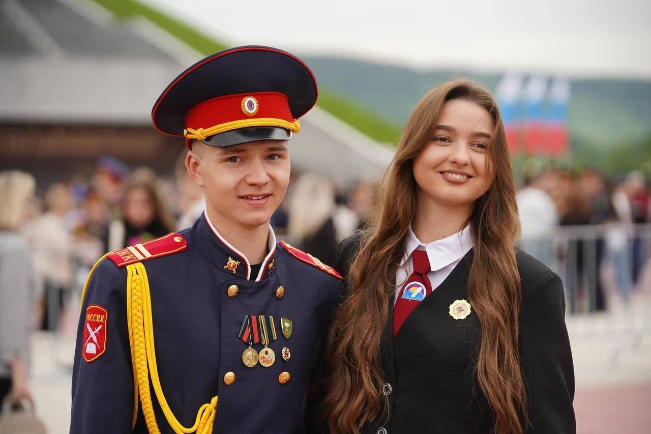«Этот выпуск особенный»: в Кемерове кадеты-старшеклассники завершили обучение