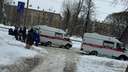 В Минздраве объяснили, почему к пациентке в заснеженный двор в Челябинске приехали три скорые