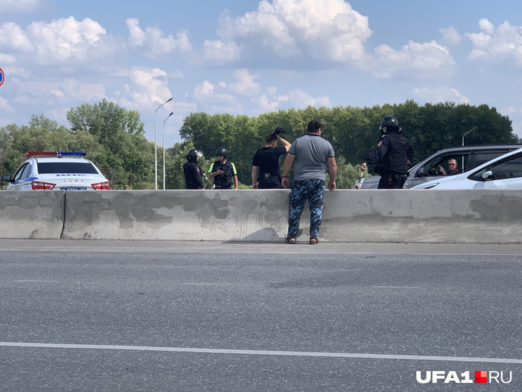 Полицейские несколько часов общались с Ильдаром