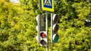 «Стоим 30 минут в пробке»: ярославцам ответили, будут ли менять работу светофора в Заволжском районе