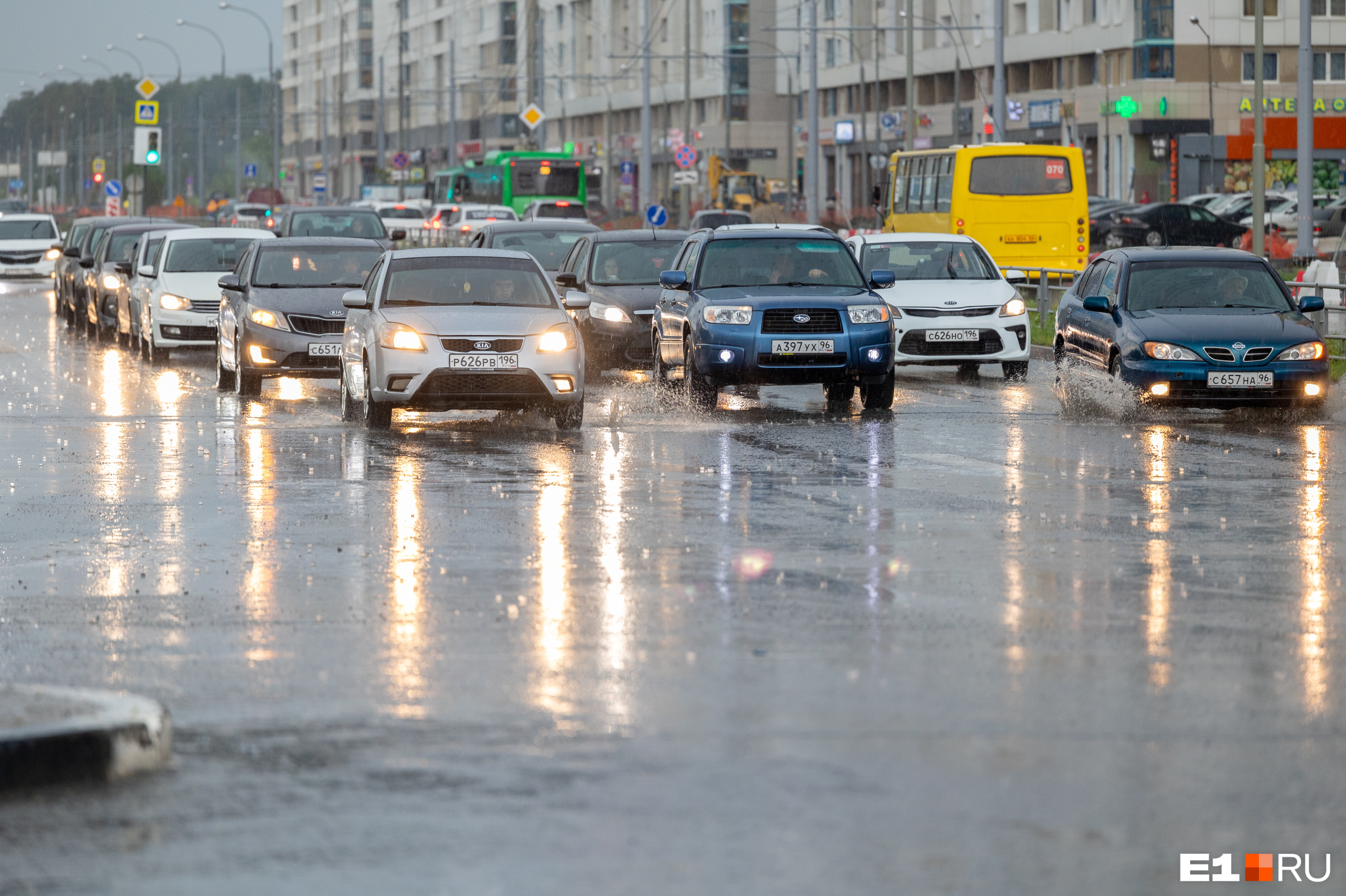 Доставайте зонтики: в начале недели Екатеринбург зальет дождями