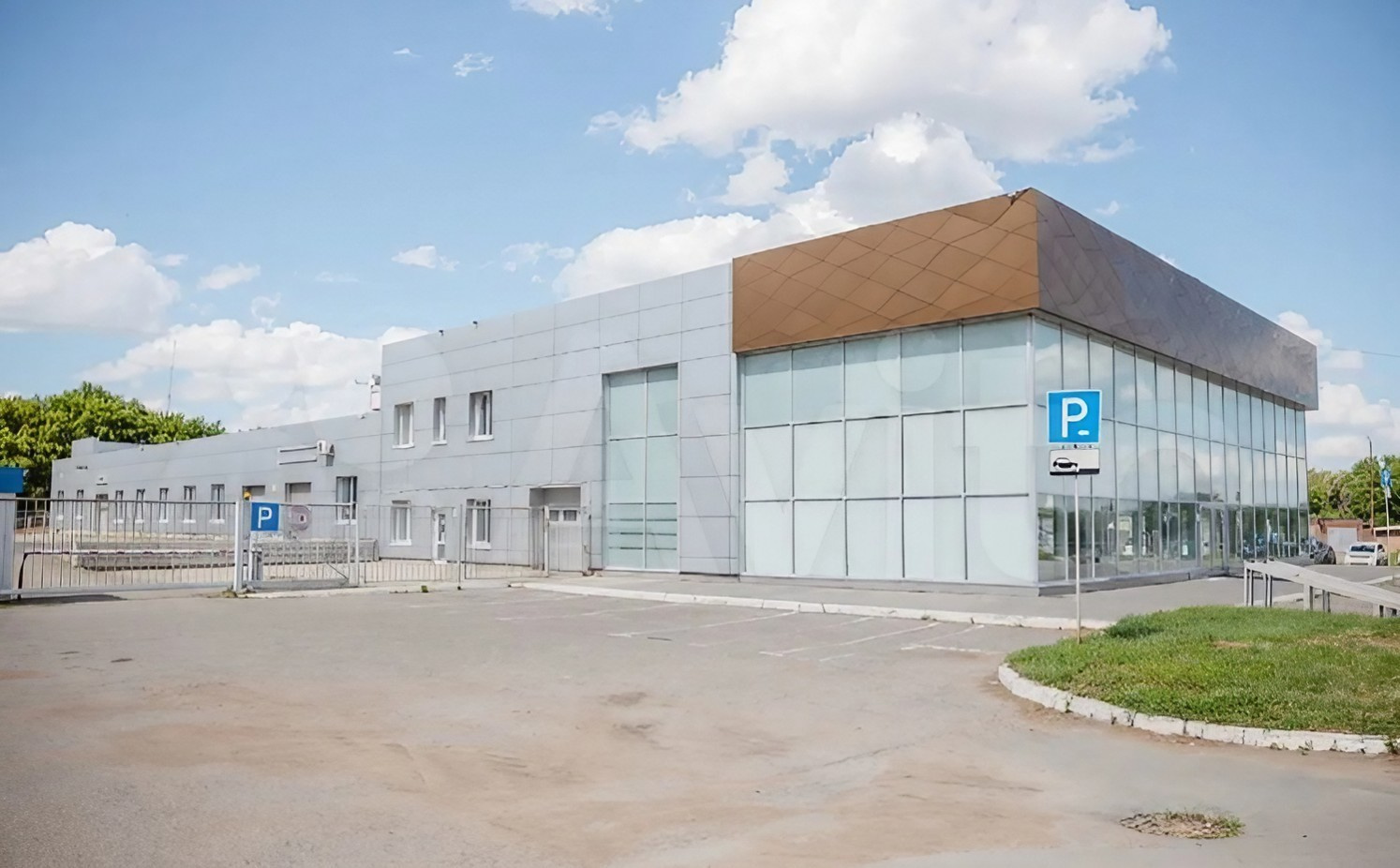 «Ключавто» в Омске выставил на продажу два здания автосалонов за 585 миллионов