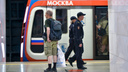 Вестибюль заволокло дымом. В московском метро пассажир взорвал гранату для страйкбола