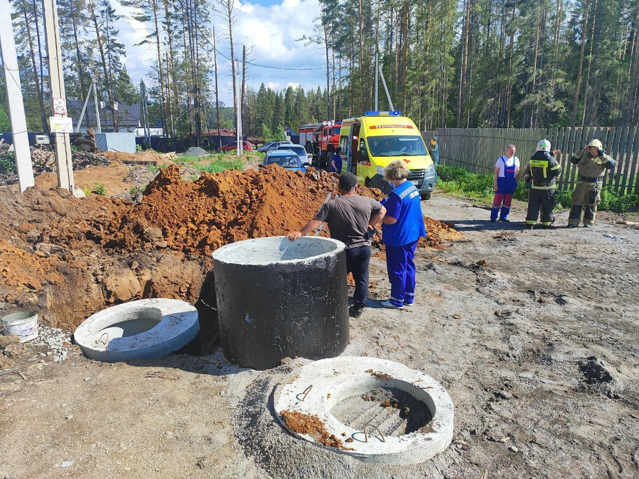 На Урале рабочего насмерть задавило бетонным кольцом на частной стройке