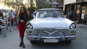 Красивые девушки и винтажные авто: новосибирцы устроили фотосессию с редкими машинами