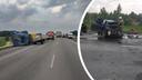 «В машине зажало женщину»: Mazda столкнулась с грузовиком на трассе в Новосибирской области