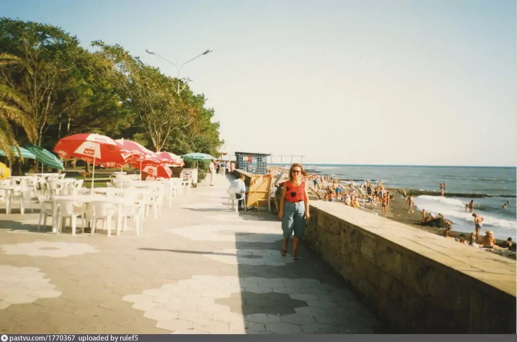 Пляжное кафе в Адлере, 1996 год