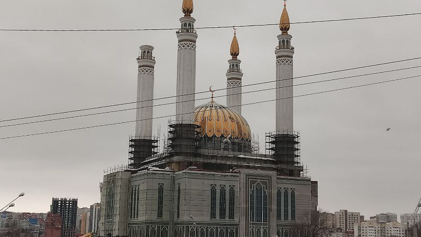 Минниханова просили помочь с достройкой: у уфимской мечети «Ар-Рахим» отвалился купол минарета