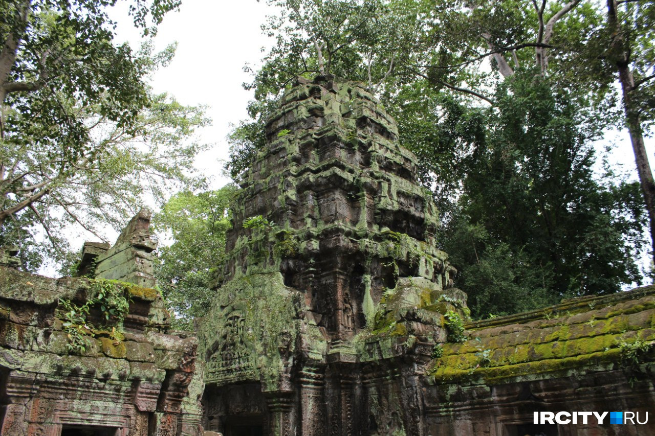 Один из затерянных в джунглях храмов Ангкора в Камбодже