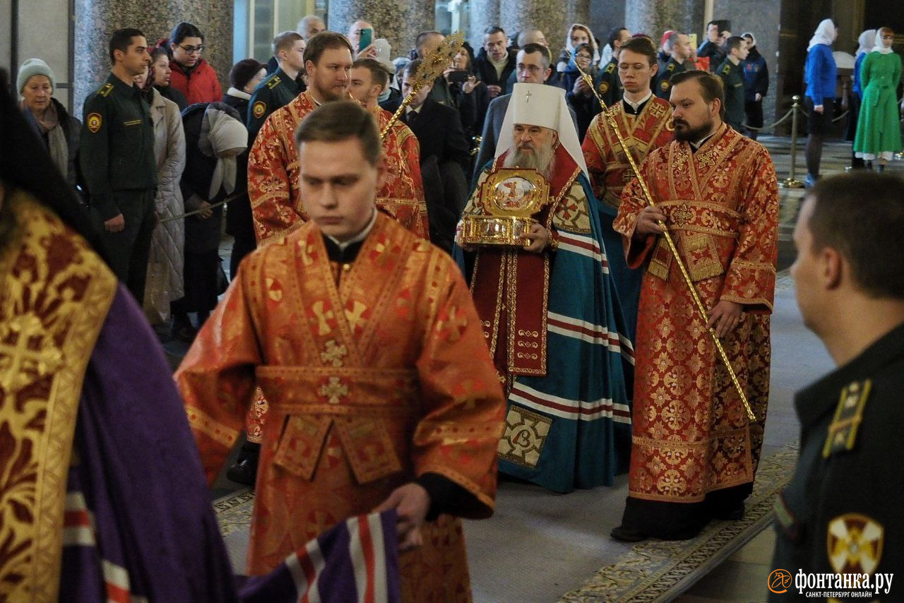 В Петербург привезли мощи Георгия Победоносца — на молебен о победе