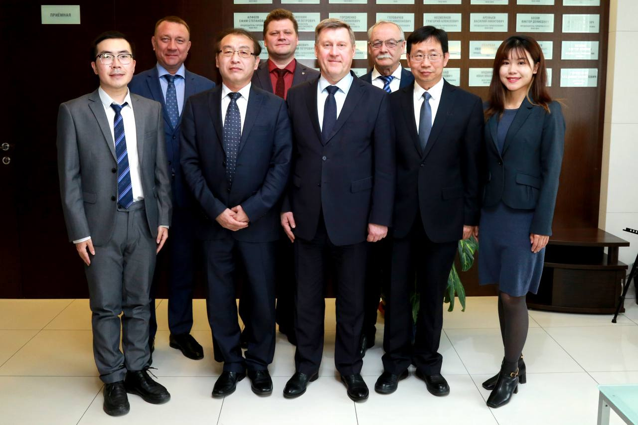 Мэр Новосибирска предложил открыть генконсульство Китая и позвал китайцев на День города