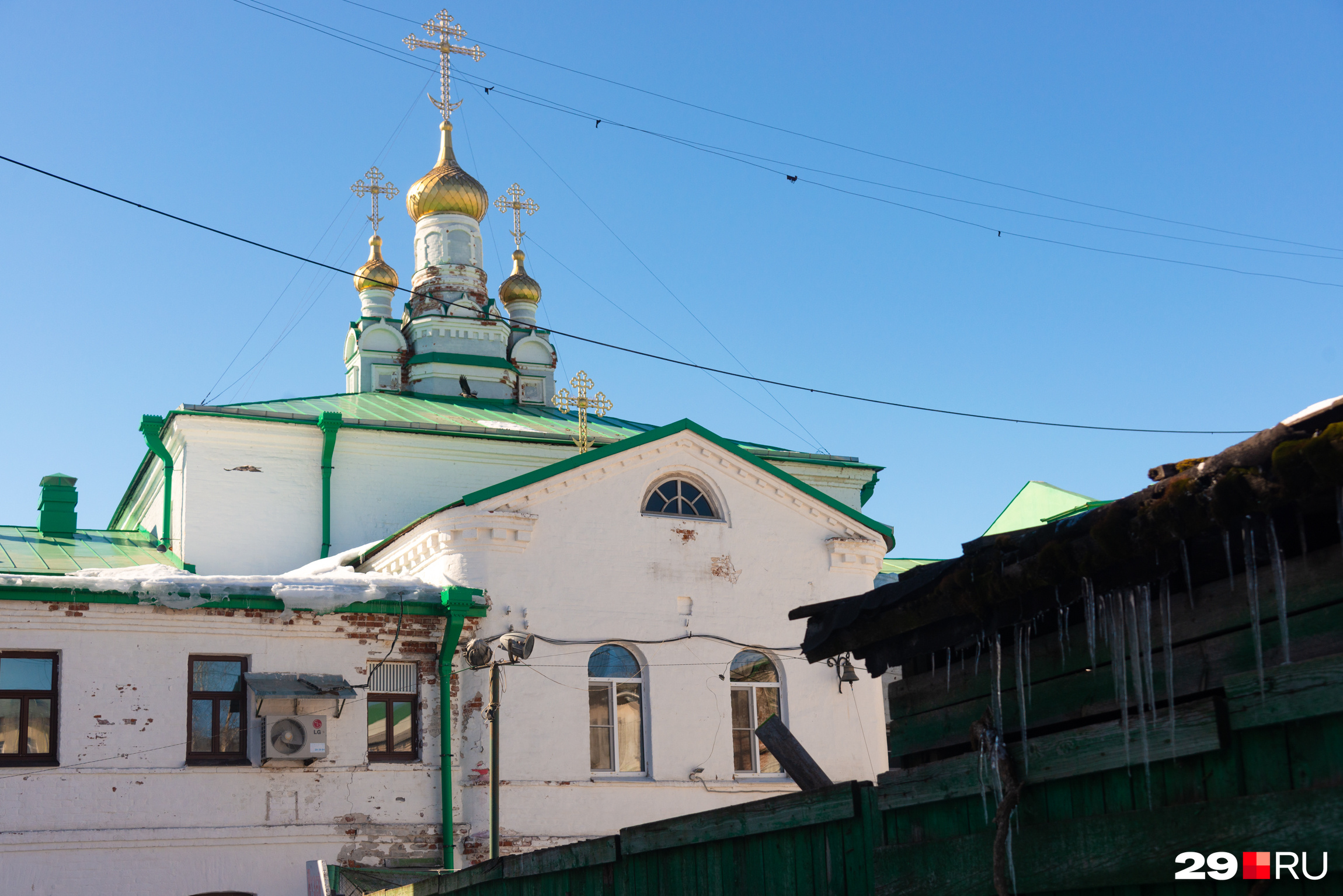 Храм преподобных Зосимы, Савватия и Германа Соловецких чудотворцев был освящен в 1898 году Храм преподобных Зосимы, Савватия и Германа Соловецких чудотворцев был освящен в 1898 году