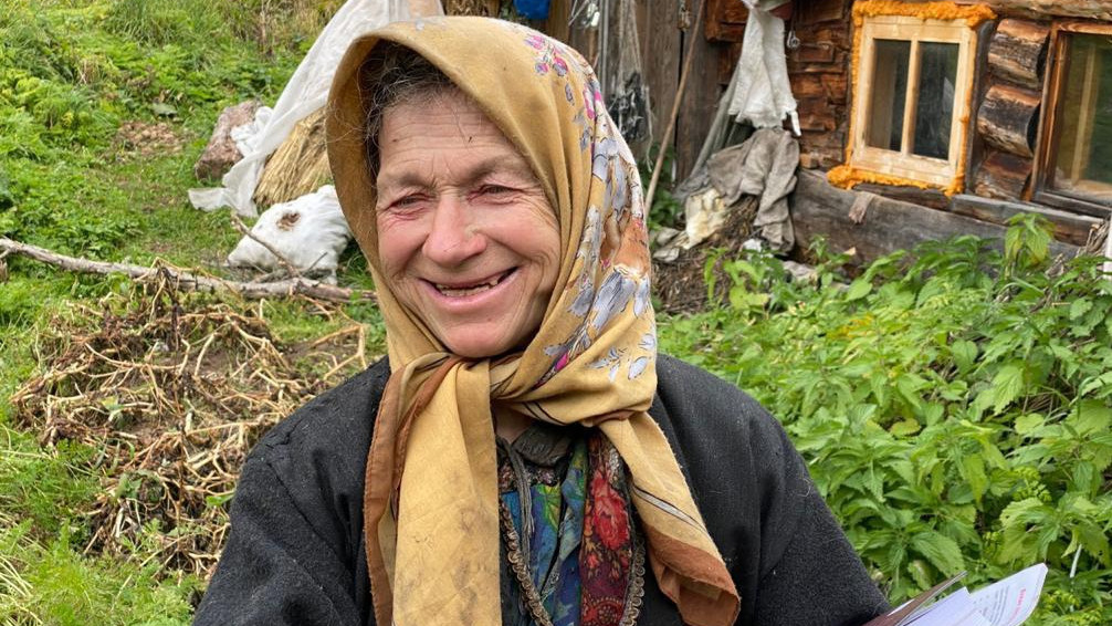 «Молюсь за всех». Как живет Агафья Лыкова, последняя оставшаяся в живых из семьи отшельников