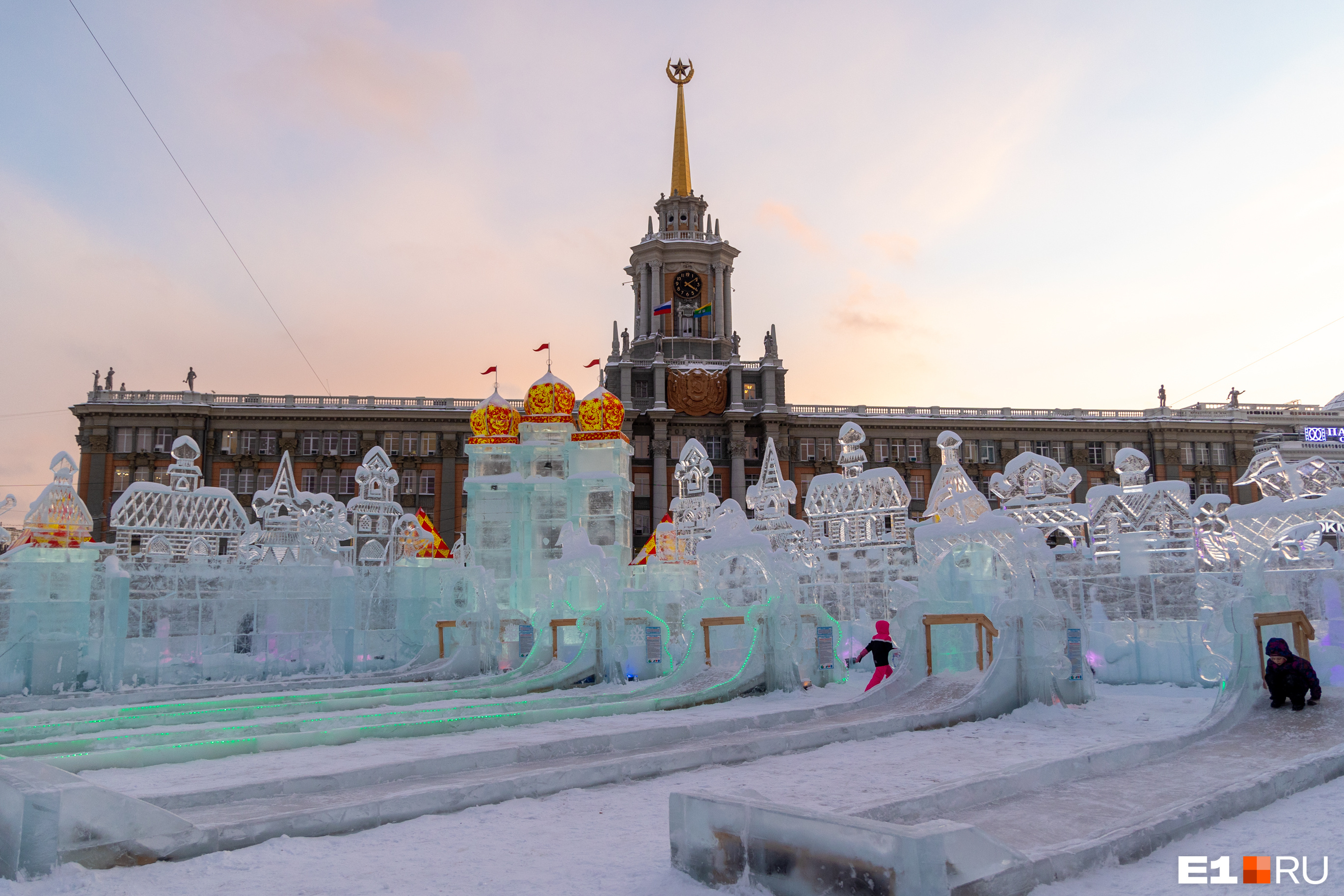 Дороже, чем на Красной площади: сколько стоят развлечения в ледовом городке Екатеринбурга