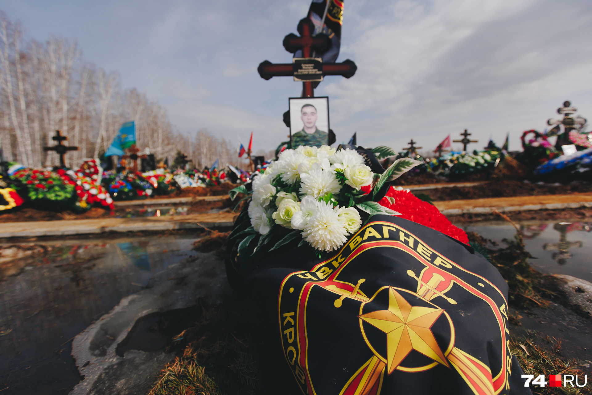 Погибших бойцов «Вагнера» хоронят тоже с воинскими почестями